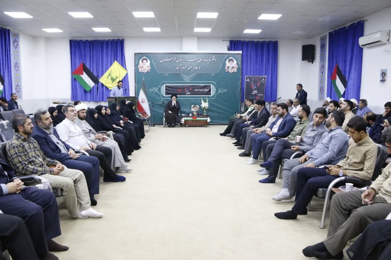 محفل شعر استانی «جهاد واژه‌ها» با محوریت شهید مقاومت سیدحسن نصرالله و وعده صادق ۲ در خرم‌آباد برگزار شد